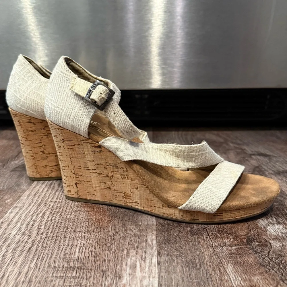 TOMS Clarissa Natural Cork Wedge Strappy Tan Heeled Sandal 8 Adjustable Buckle